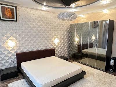 квартира за адресою Літературна вул., 1а