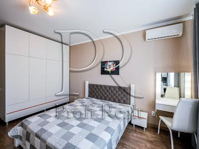 квартира за адресою Воскресенська вул., 16В