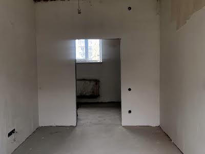 комерційна за адресою Плугова вул., 6