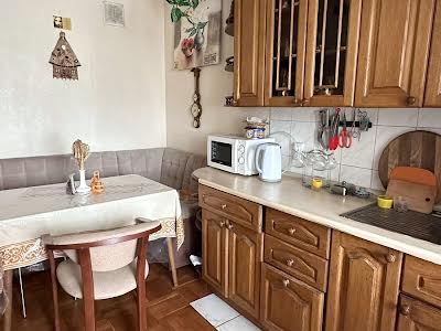 квартира за адресою Анни Ахматової вул., 3-А