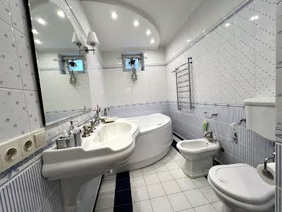 квартира за адресою Осіння вул., 33