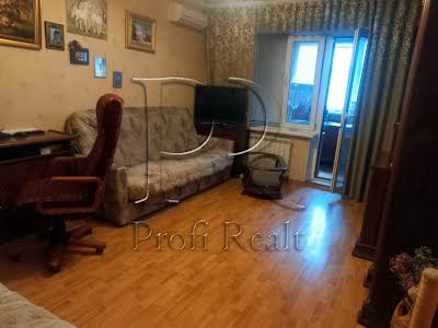 квартира по адресу Ревуцкого ул., 18