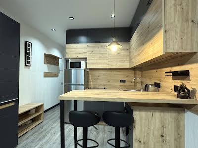 квартира за адресою Сім'ї Стешенків вул. (Тимофія Строкача), 8