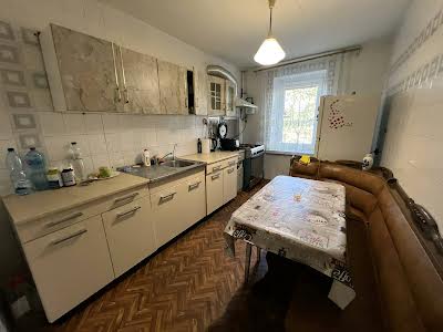 квартира за адресою Олега Ольжича вул. (Ленінградська), 7а