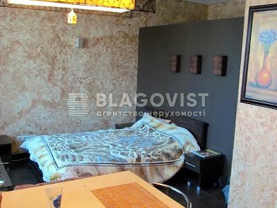 квартира за адресою Трьохсвятительська вул., 9