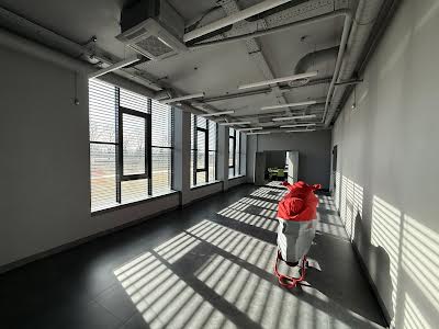 комерційна за адресою Стартова вул., 32