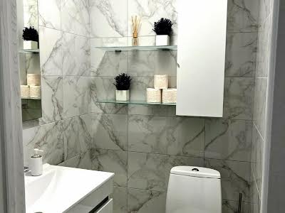 комерційна за адресою Генуезька вул., 3В