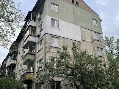 квартира по адресу Строителей ул., 16