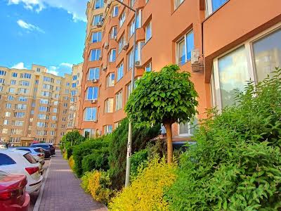 квартира за адресою Братська вул., 12