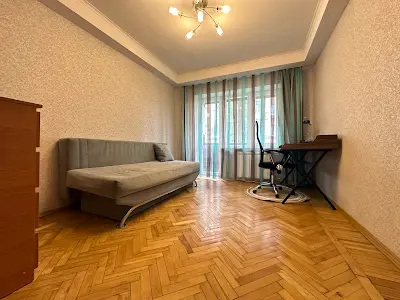 квартира за адресою Кирило-Мефодіївська вул., 15