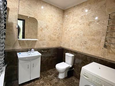 квартира за адресою Тролейбусна вул., 18
