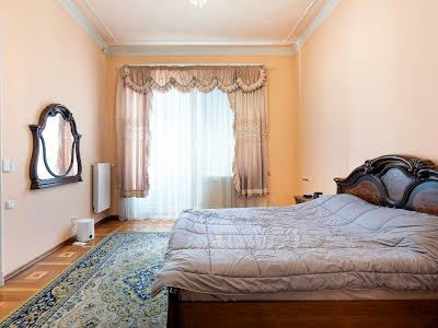 квартира за адресою Героїв Майдану вул. (Гвардійська), 3