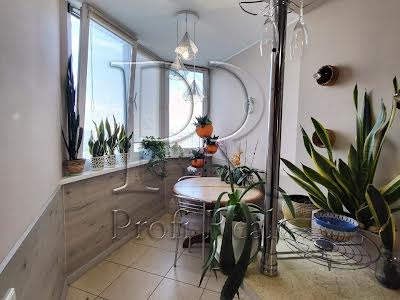 квартира за адресою Анни Ахматової вул., 31
