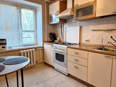квартира за адресою Академіка Глушкова просп., 32