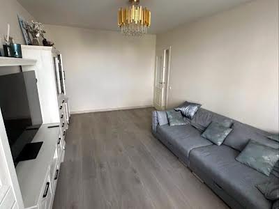 квартира за адресою Космічна вул., 11