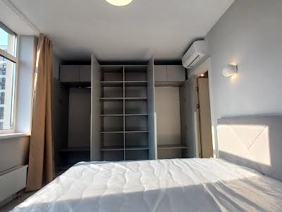 квартира по адресу Олександра Олеся ул., 5