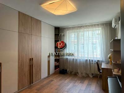 квартира по адресу Межигорская ул., 28