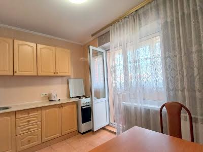 квартира за адресою Автозаводська вул., 81