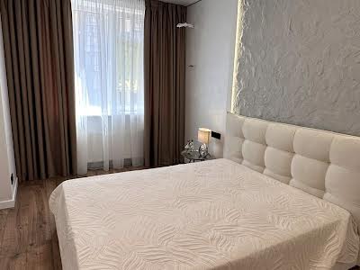 квартира по адресу Молодіжна ул., 8