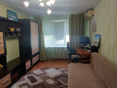 квартира за адресою Космонавтів вул., 77А