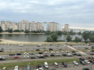 квартира за адресою Ревуцького вул., 13