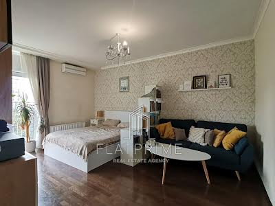 квартира за адресою Регенераторна вул., 4 к1