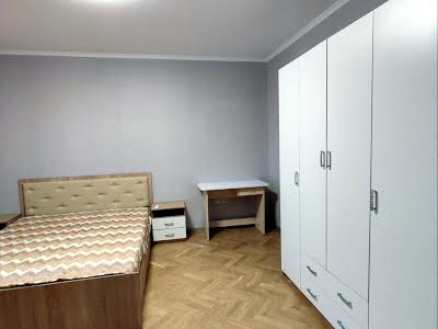 квартира за адресою Раїси Окіпної вул., 1