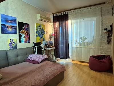 квартира по адресу Строителей ул., 8