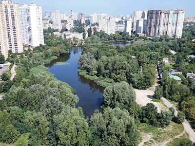 квартира за адресою Анни Ахматової вул., 28
