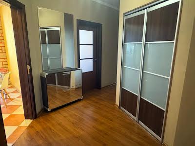 квартира за адресою Анни Ахматової вул., 35
