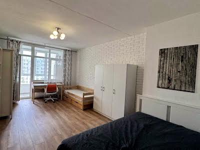квартира за адресою Анни Ахматової вул., 22