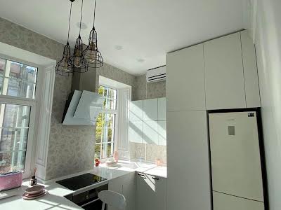 квартира за адресою Костянтинівська вул., 32