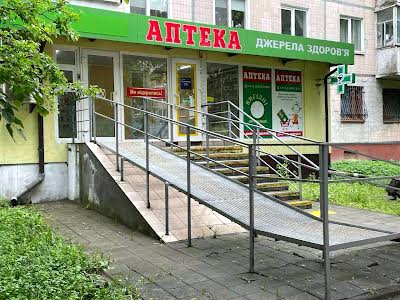 комерційна за адресою 15 Квітня вул., 1