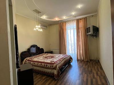 квартира за адресою Свято-Миколаївська вул. (Леніна), 29