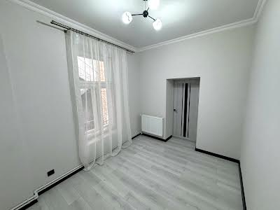 квартира за адресою Підвалля вул., 3