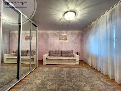 квартира за адресою Воскресенська, 13б