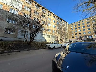 комерційна за адресою Тютюнників вул. (), 53