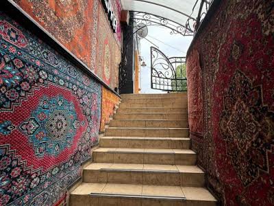 комерційна за адресою Незалежності вул., 5