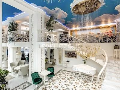 коммерческая по адресу Антоновича ул. (Горького), 72