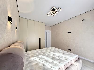 квартира за адресою Михайла Максимовича вул. (Онуфрія Трутенка), 28-Е