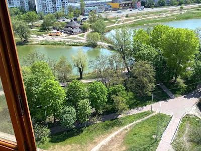 квартира за адресою Райдужна вул., 22