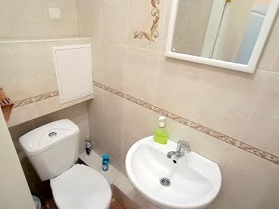 комерційна за адресою Прохоровська вул., 7
