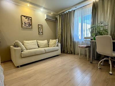 квартира за адресою Рибальська вул., 8