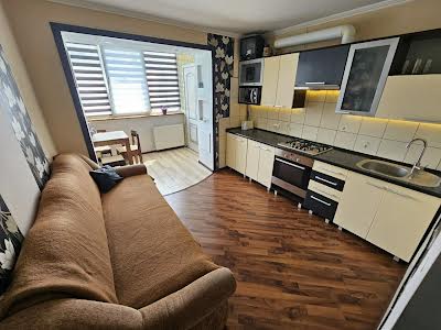 квартира за адресою Золотогірська вул., 1
