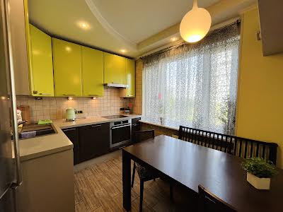 квартира за адресою Композитора Лятошинського вул., 8