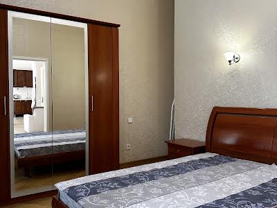квартира за адресою Шота Руставелі вул., 33-Б