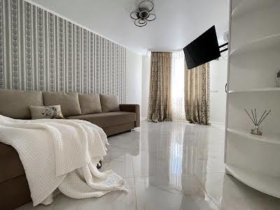 квартира за адресою Братська вул., 12
