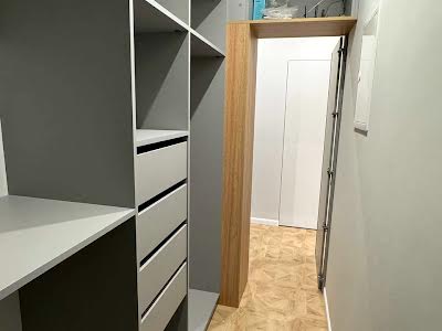 квартира за адресою Домбровського вул., 75