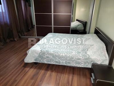 квартира за адресою Раїси Окіпної вул., 10б