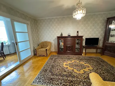 квартира за адресою Анни Ахматової вул., 6